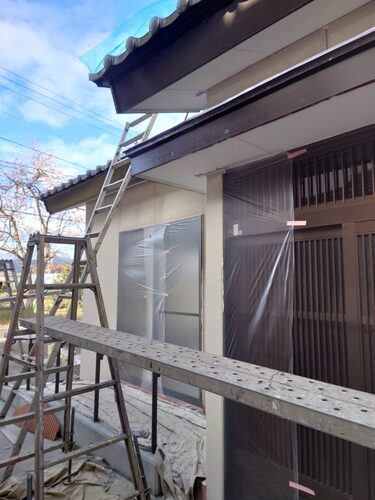 福島市 軒天まわり 外壁塗装 施工中 ペイントホームズ福島店